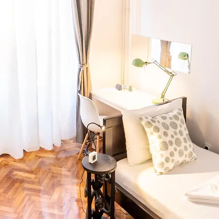 Adeona Apartment *